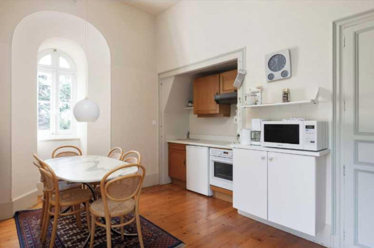 Private kitchen, Chateau Stay - 1br/4p With Pool & Park Access, Tarn-et-Garonne