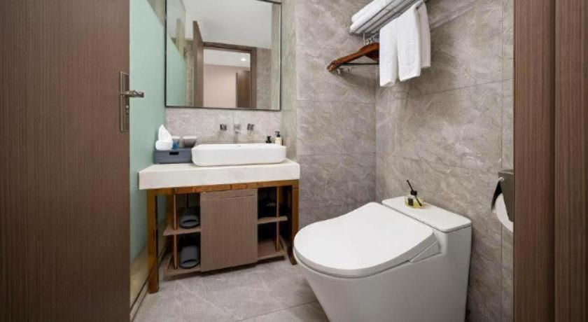 Bathroom, Xiamen Seashine Lakeview Hotel, Xiamen