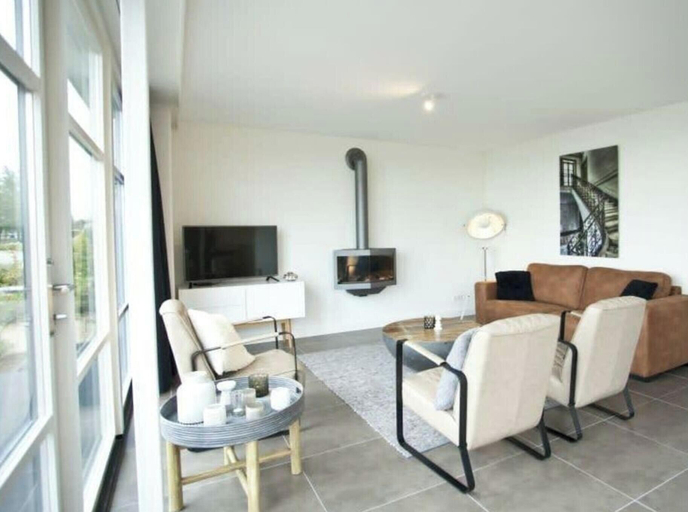 Living area, Villa Waterfront 6