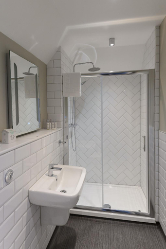 Bathroom 4, Balfour Arms, Devon