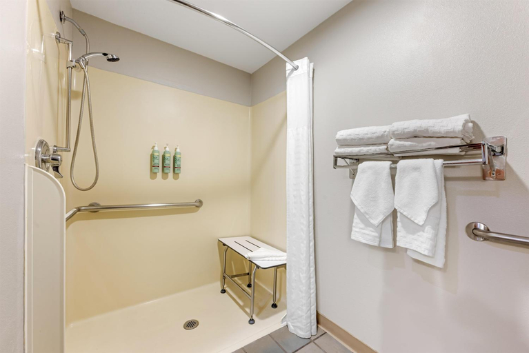 Bathroom 4, Best Western Cascade Inn & Suites, Multnomah
