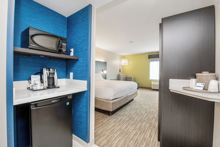 Bathroom 5, Holiday Inn Express & Suites DELAFIELD by IHG, Waukesha