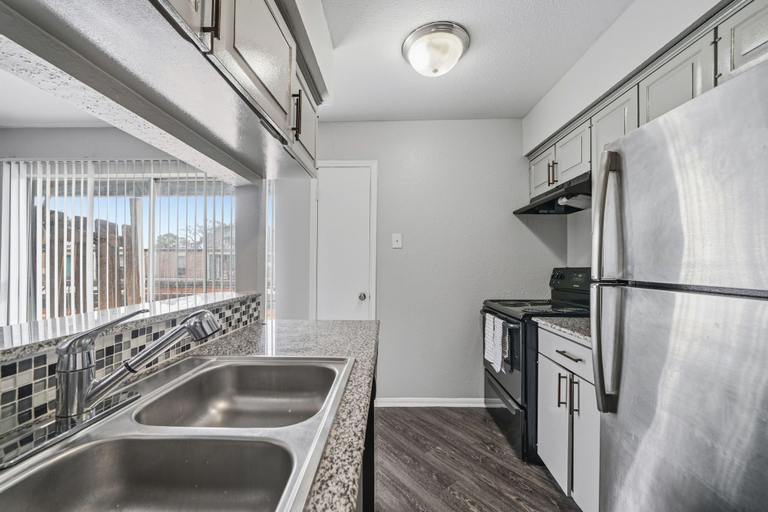 Private kitchen 4, Chic 2BR Oasis in Houston, Houston
