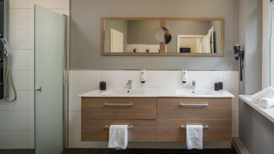 Bathroom 4, Bodetaler Basecamp Lodge, Harz