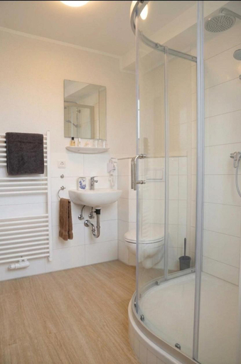 Bathroom 3, Hotel Neptuns Ankerplatz & Zur Seerobbe, Cuxhaven