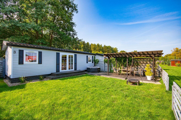 Garden 4, Holiday Cottage no. 4A With Private Jacuzzi, Sławno