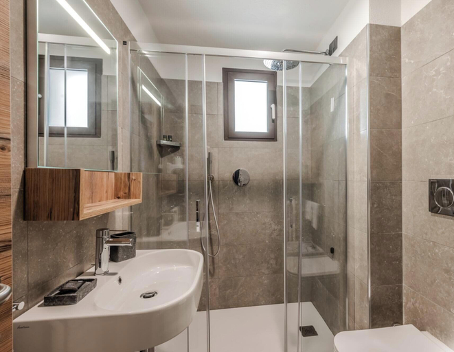 Bathroom 5, Hotiday Apartments La Thuile, Aosta