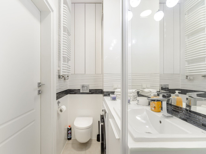 Bathroom 4, City Apartment With Balcony, Warsaw