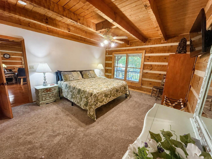 Bedroom 2, Dogwood Acre, Sevier