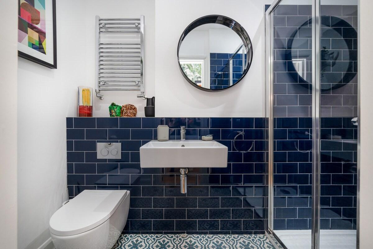 Bathroom 5, Loft-Style Apartment Close to Fashionable Brick Lane, London