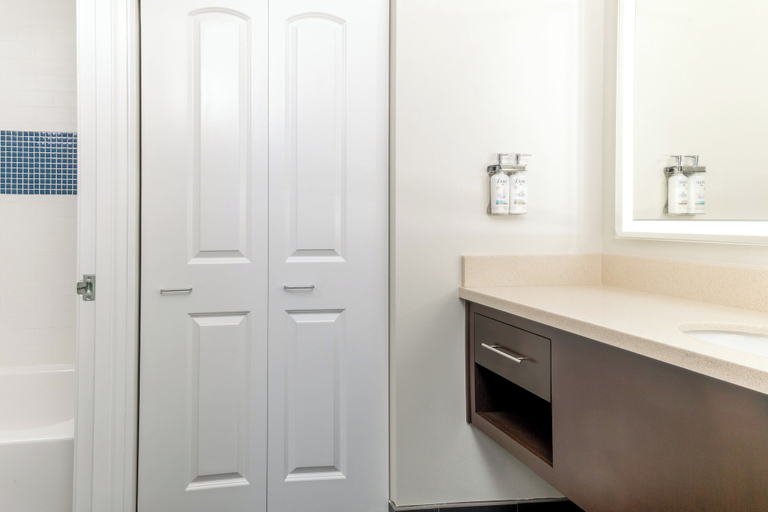 Bathroom 5, Staybridge Suites DENVER - CENTRAL PARK, Denver