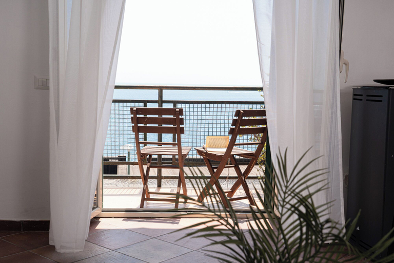 Balcony 5, Via Posillipo 342, Napoli