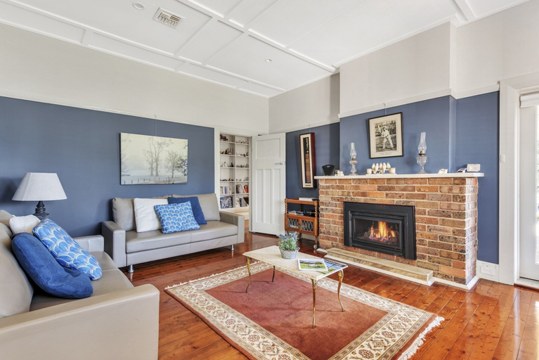 Living room 5, Bradman View Bowral Garden and Fireplace Retreat, Wingecarribee