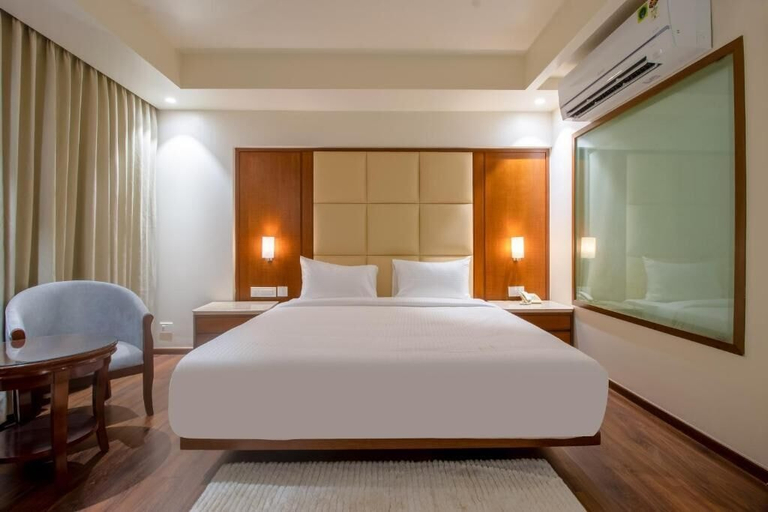 Room 4, Saltstayz Premier - Bengaluru Hebbal Airport Road, Bangalore