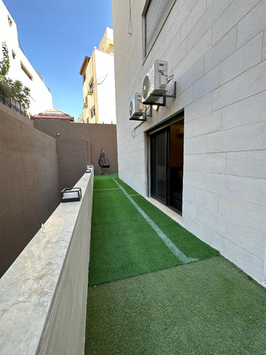 Swimming pool 5, Charming Amman Apartment with Garden and Balcony, Amman
