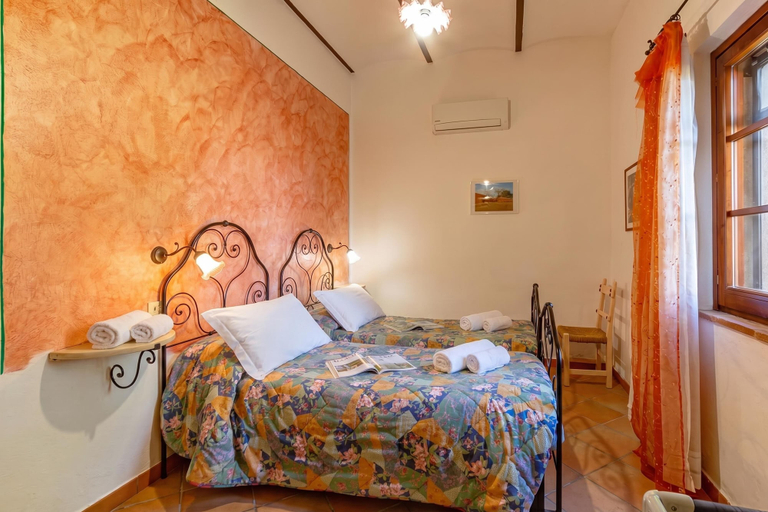 Bedroom 3, Rosehip apt with shared pool, Perugia