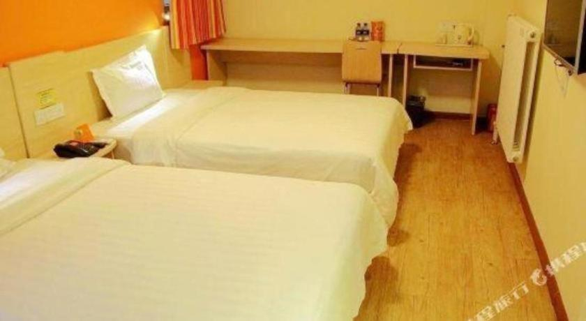 Bedroom 2, 7 Days Inn Qingdao Haier Zone Ditie Tower Jiushui West Road, Qingdao