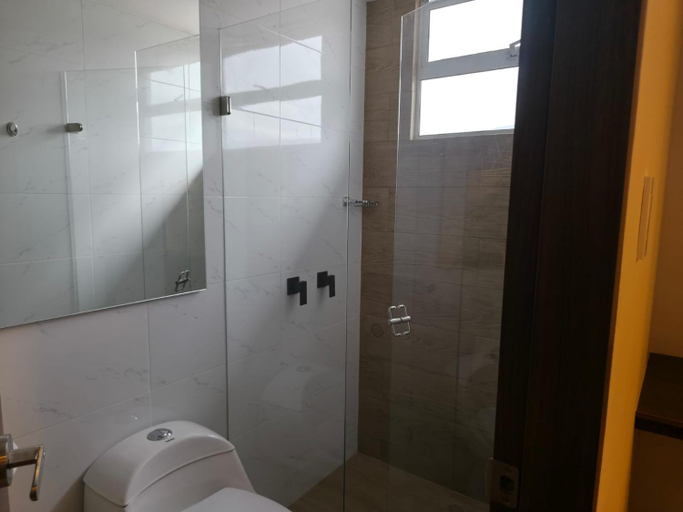 Bathroom 3, Hotel SD, Corrales