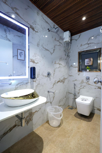 Bathroom 3, Splendid 5 BHK Villa - Thakur Village Kandivali E, Mumbai Suburban