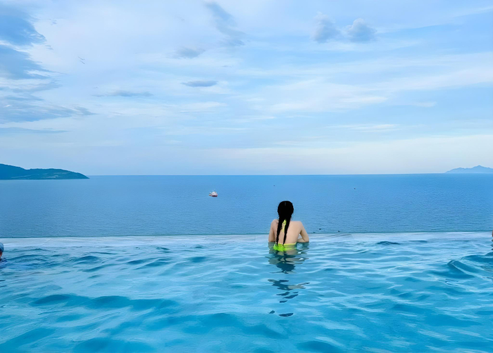 5, A La Carte Beachfront Lovers Bliss Retreat Studio, Da Nang