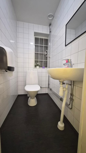 Bathroom, IzKaMaGe Hotel, Västerås