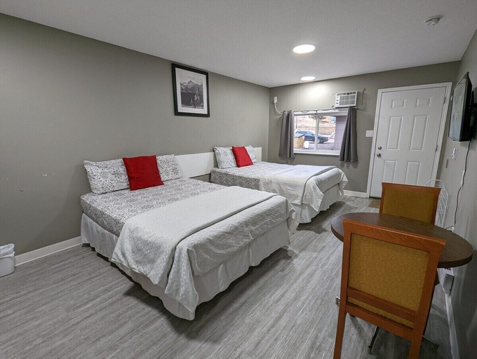 Bedroom 2, Riverside Motel & Suites, Division No. 1