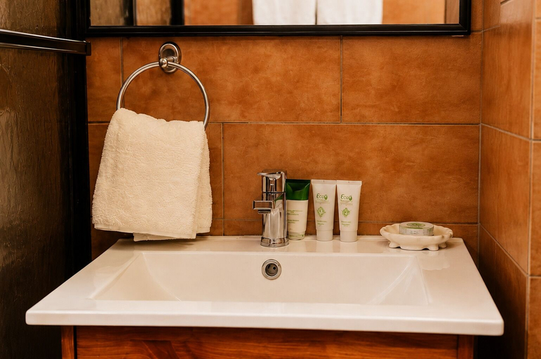Bathroom 5, Jaguarundi Lodge, Puntarenas