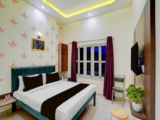 Room 3, Deluxe Room Parth Residency, Varanasi