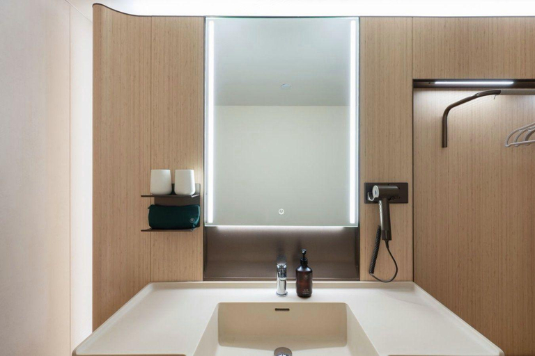 Bathroom 4, JI Hotel Qingdao Xianggang Zhong Road, Qingdao