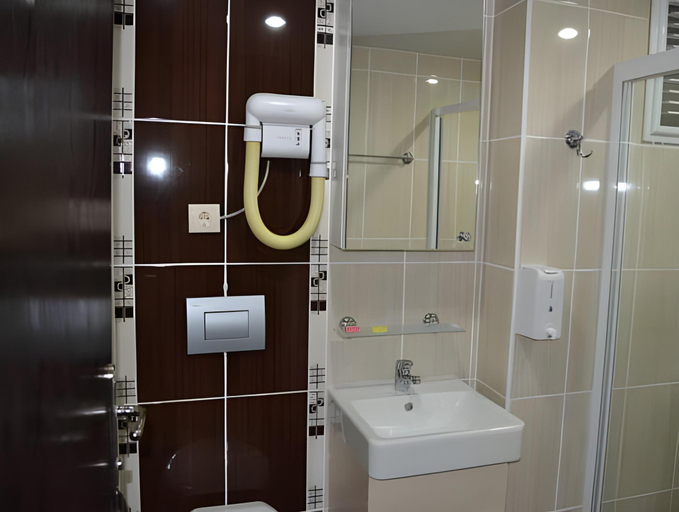 Bathroom 3, Hotel Rumana, Anamur