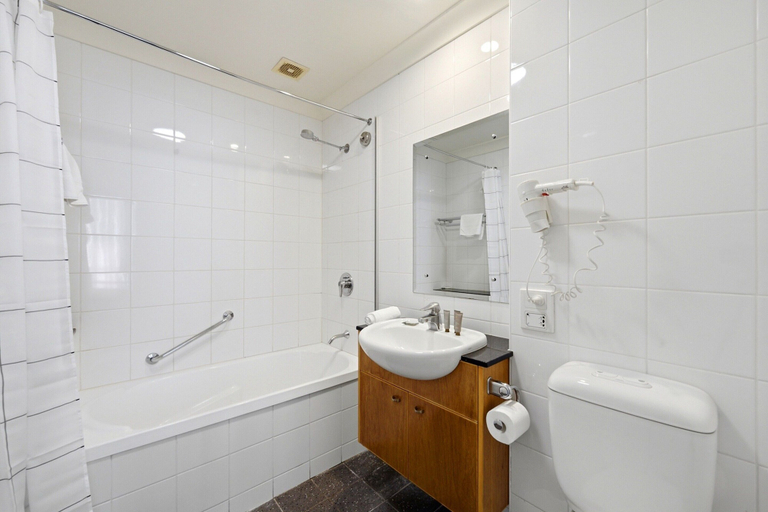 Bathroom 5, City-edge 1-bed Apartment With Pool Access, Canberra