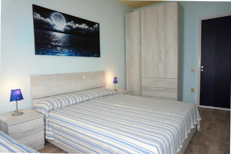 Bedroom 2, Amazing Apartment for 5 People -terrace-pool-tv, Venezia