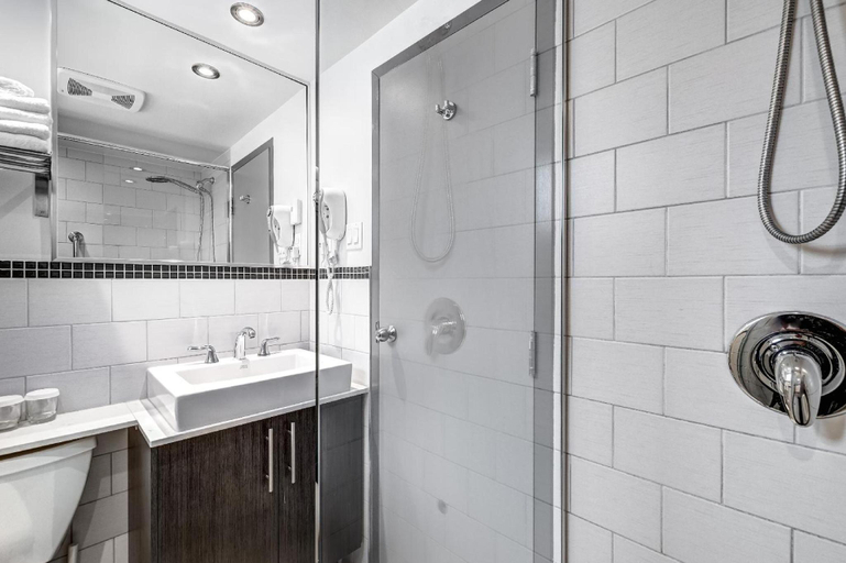 Bathroom 3, Terrasse Royale Hotel, Montréal