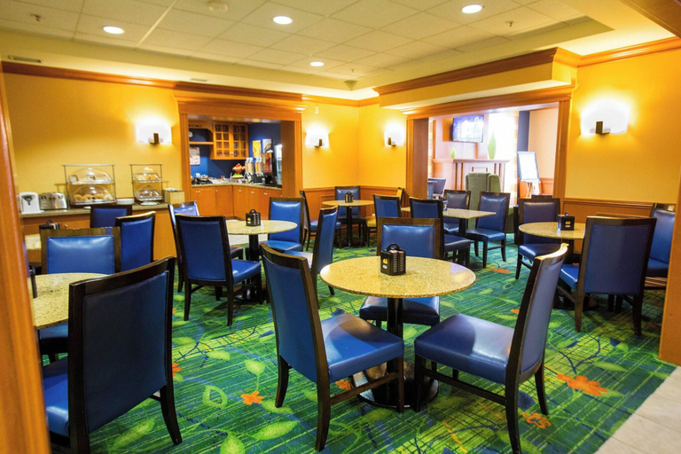Food & Drinks 4, Fairfield Inn By Marriott Toronto Oakville, Halton