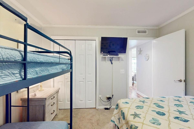 Bedroom 2, Place at the Beach & Slice of Heaven, Horry