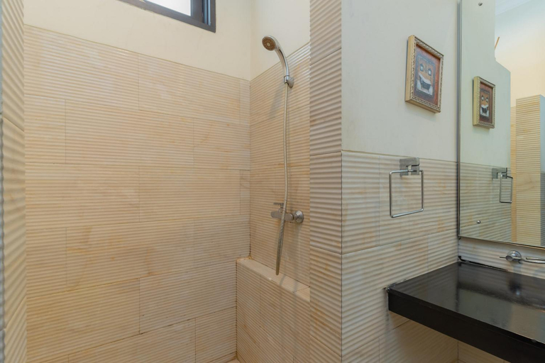 Bathroom 5, Bangka Suite Mitra RedDoorz, South Jakarta