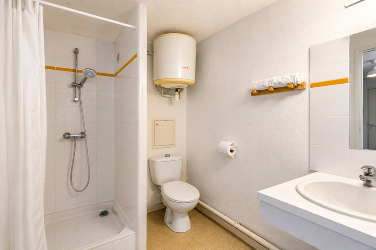 Bathroom, Duplex Apartment in Carcans Near Beach, Gironde