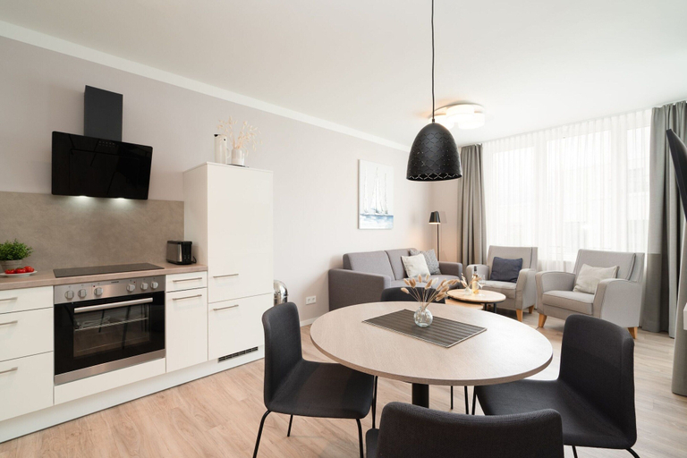 Dining 5, Bright Beach-chair Baltic Suite, Lübeck