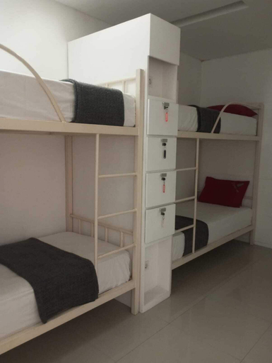 Room 4, new poppies hotel, Lombok