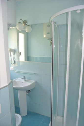 4, Functional stay for five guests in Bibione, Venezia