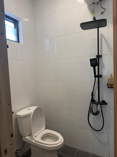 Bathroom 4, Villa Palm Springs by REQhome, Tangerang Selatan