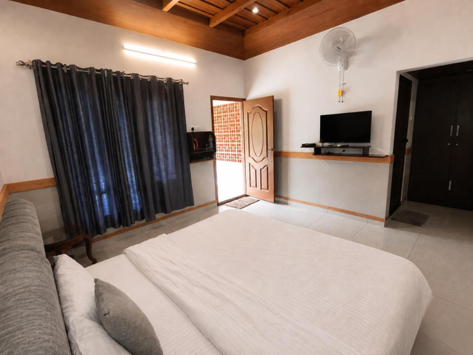 Bedroom, The Royal Island, Kollam