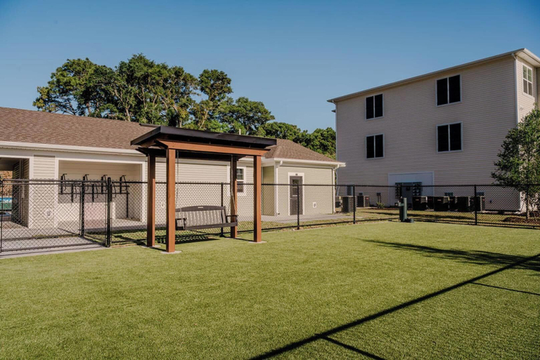 Exterior 4, Landing Amazing 1bd, Pool, Marion