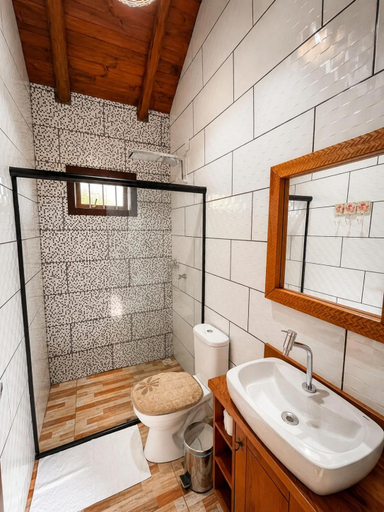 Bathroom 5, Pousada Caeana - Chales Com Vista Das Montanhas, Praia Grande