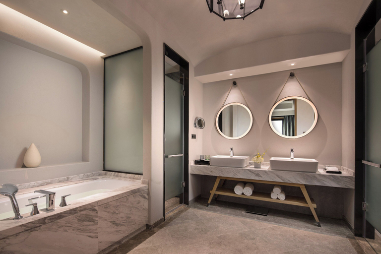 Bathroom 4, Crowne Plaza QINGDAOORIENTALMOVIEMETROPOLIS by IHG, Qingdao