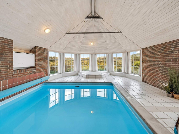 Pool 4, 5 Star Holiday Home in Ringkobing, Ringkøbing-Skjern