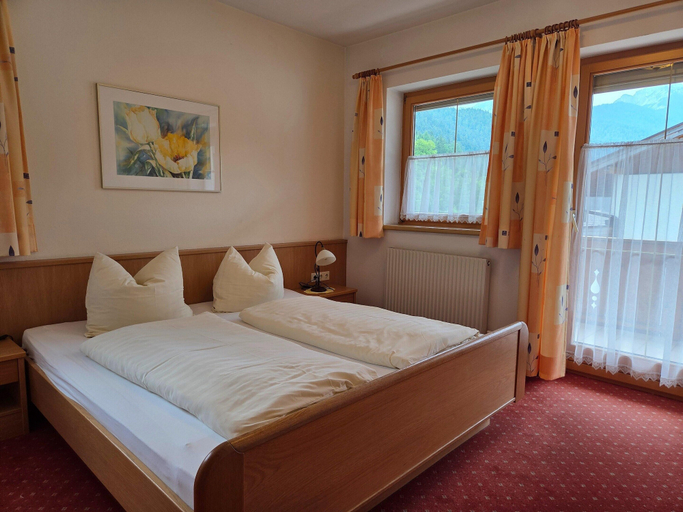 Room 2, Modern Holiday Apartment Near Lake Achensee, Schwaz
