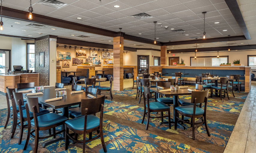 Food & Drinks 4, Holiday Inn Conference Ctr Marshfield by IHG, Wood