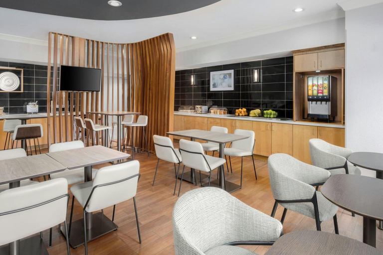 Food & Drinks 5, SpringHill Suites Herndon Reston, Fairfax