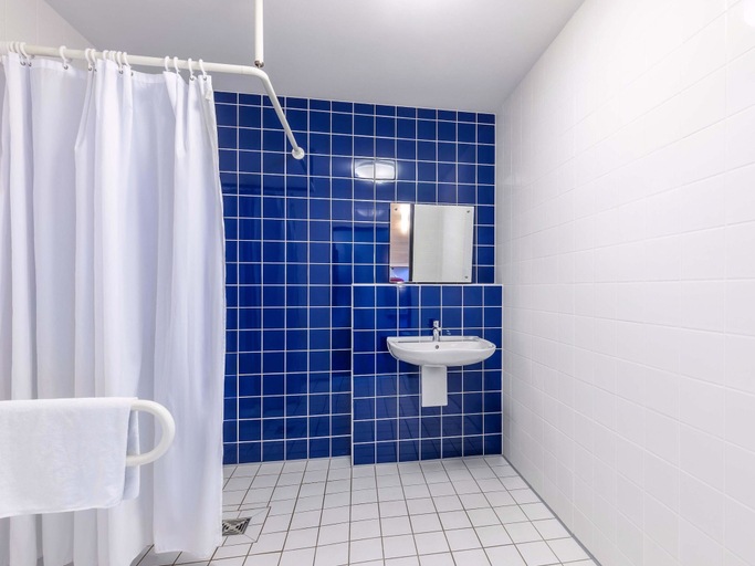Bathroom 5, B&B HOTEL Dresden-Messe, Dresden